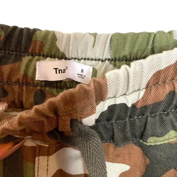 Aritiza TNA Alix Pant- High Waisted Elastic Cuff Camo Joggers - Picture 9 of 13
